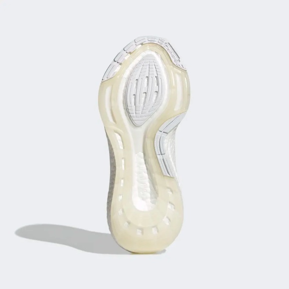 [NEW] Women's Adidas UltraBoost 22 Shoes GX5590 - Picture 3 of 8